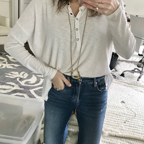 House Of Harlow HorseShoe Necklace - Picture 2 of 2